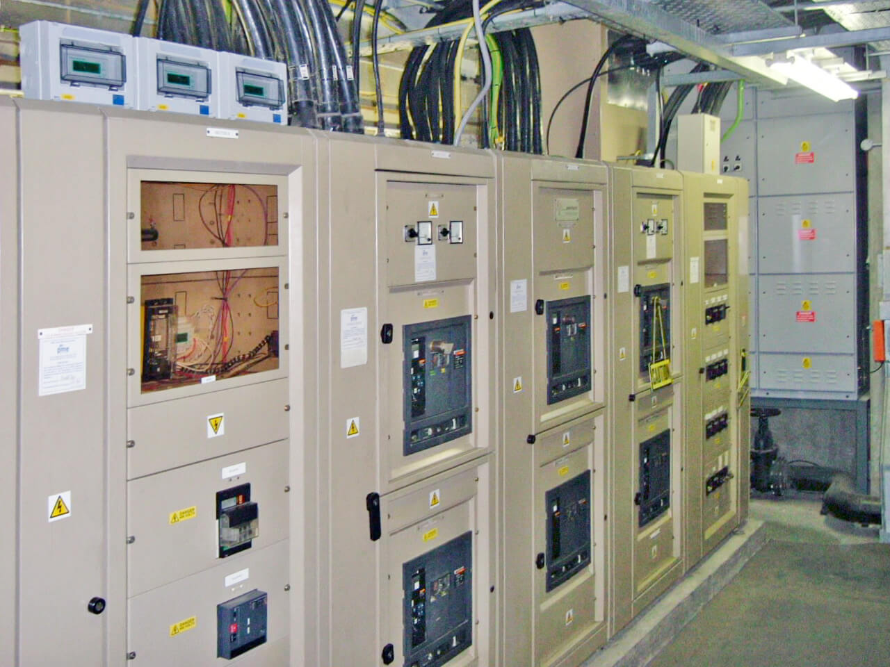 Air Circuit Breaker Switchgear Servicing